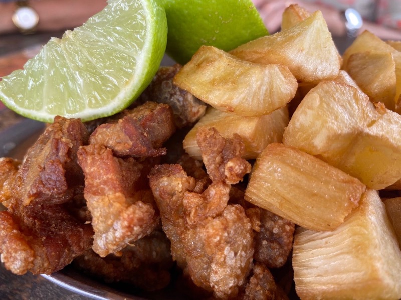 Porção de Torresmo Com Mandioca 600g